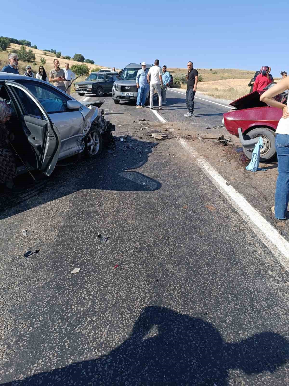 Kayseri’de 2 otomobil çarpıştı: 1 ölü, 6 yaralı