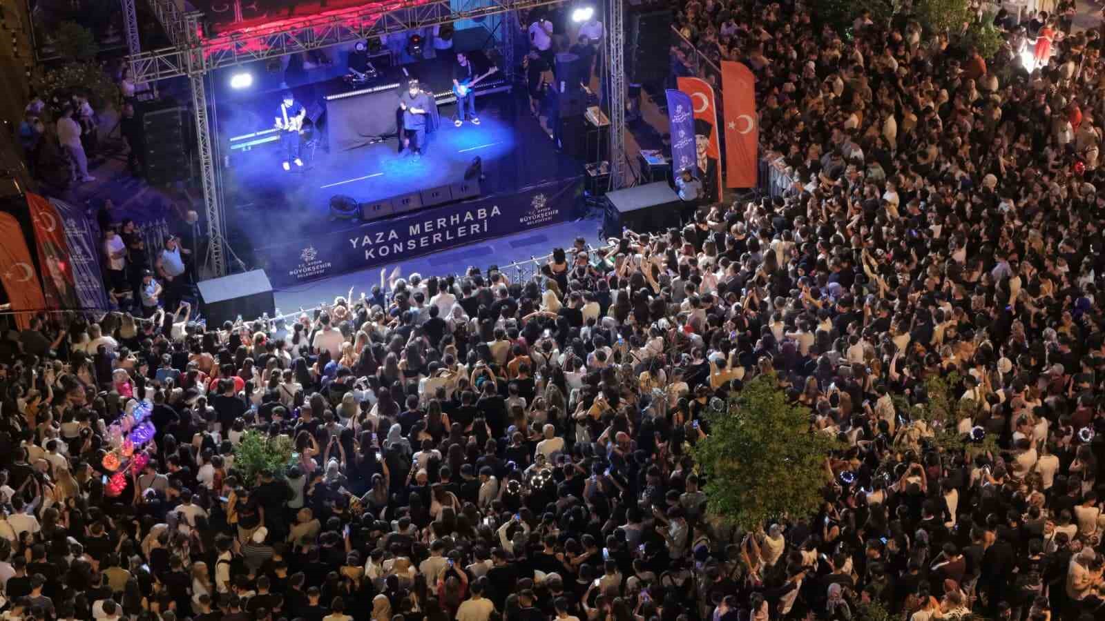 Aydın Büyükşehir Belediyesi Nazillili vatandaşları yaz konserinde buluşturdu