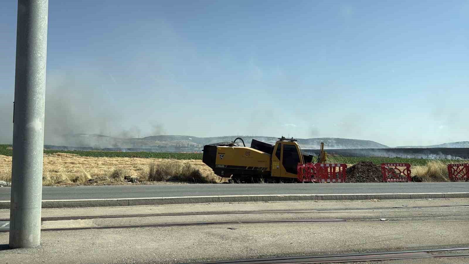 Eskişehir’de anız yangını: Alevler milyar dolarlık fabrikaya 200 metre kala durduruldu