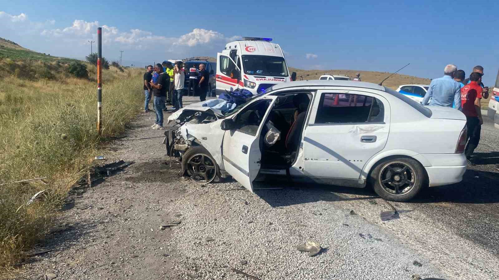 Tatvan’da iki otomobil çarpıştı: 6 yaralı
