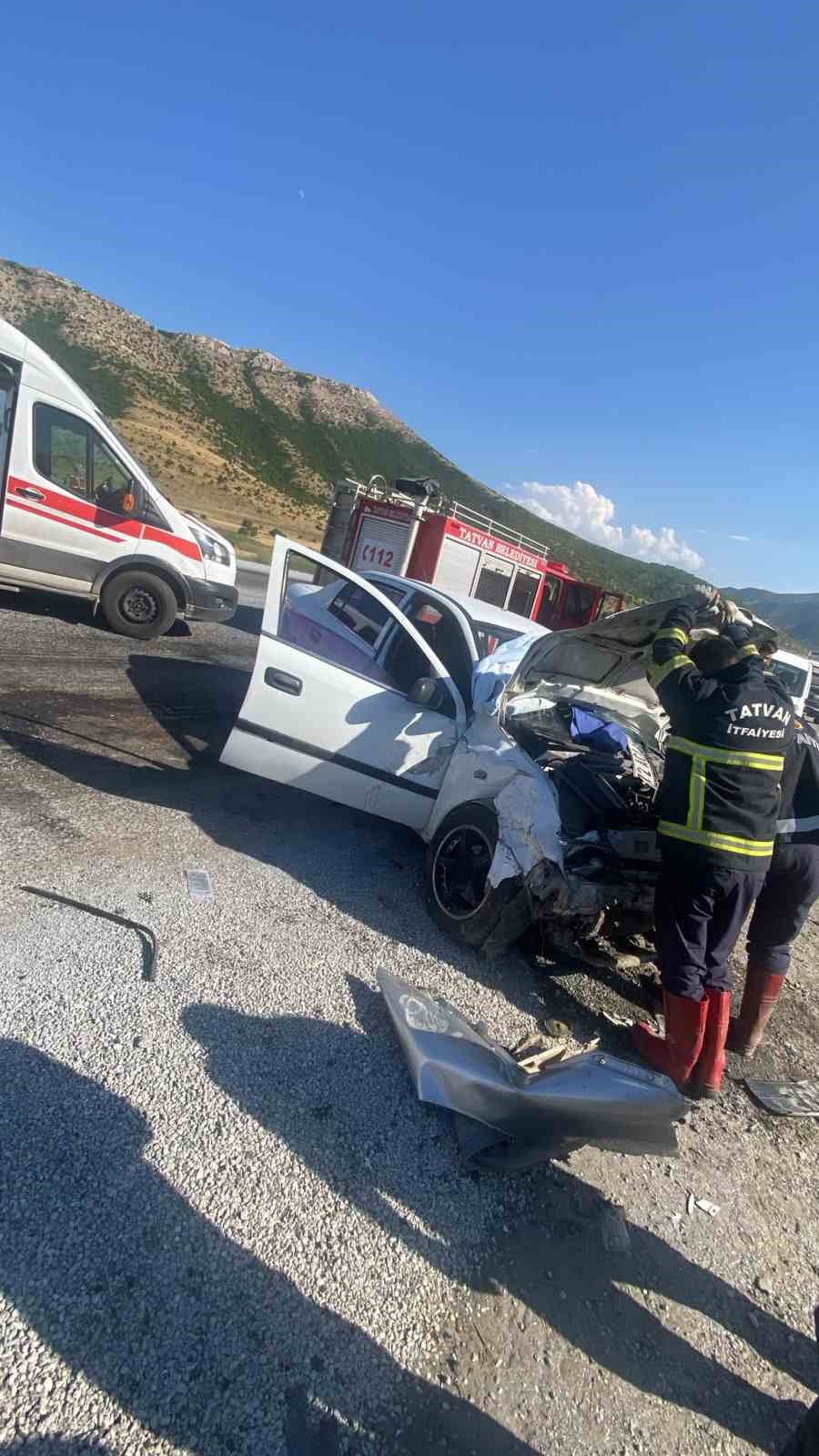Tatvan’da iki otomobil çarpıştı: 6 yaralı