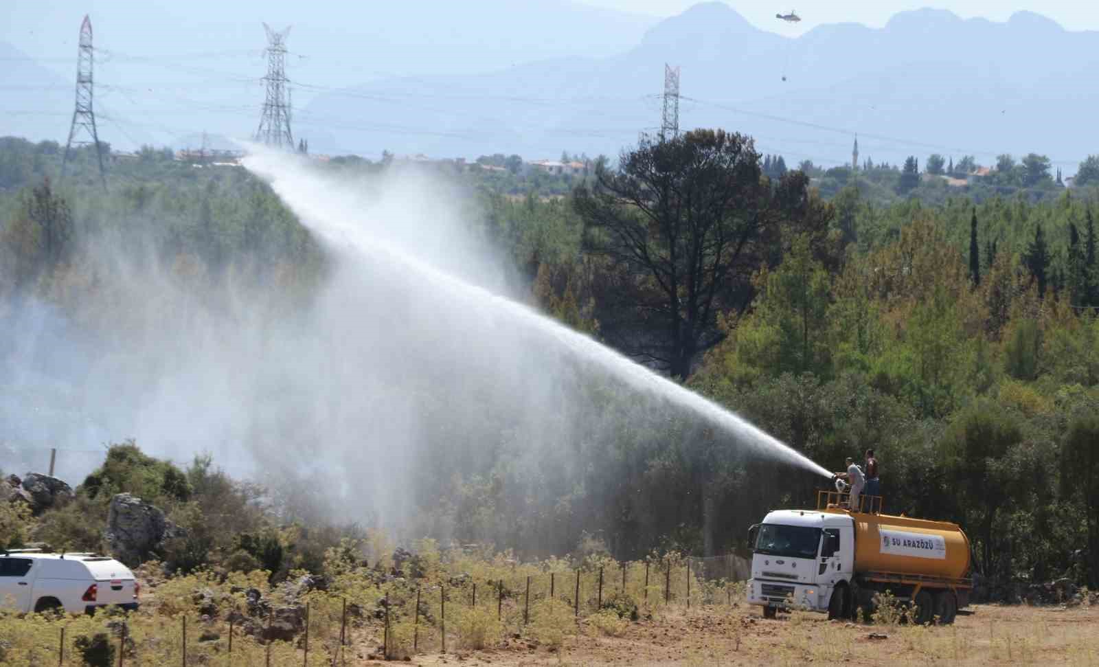 Antalya’da ormanlık alandaki yangın kontrol altına alındı