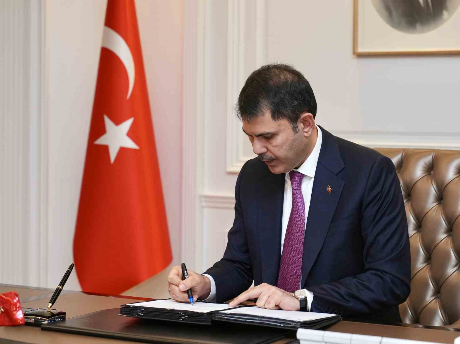 Bakan Kurum, Adıyaman’da depremden sonra inşa edilen köy evlerini paylaştı