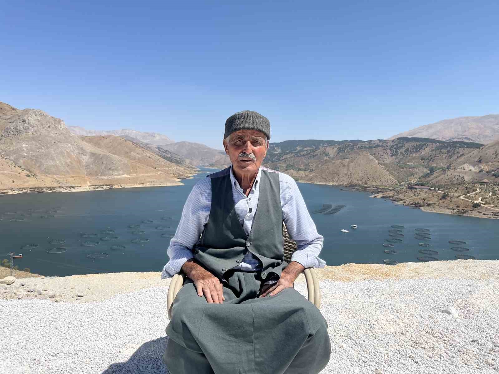 Bakan Kurum, Adıyaman’da depremden sonra inşa edilen köy evlerini paylaştı