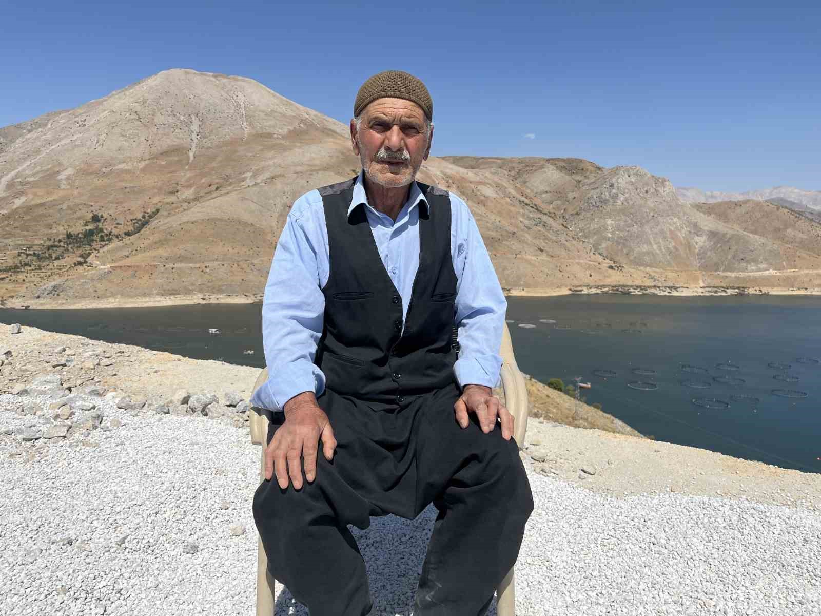 Bakan Kurum, Adıyaman’da depremden sonra inşa edilen köy evlerini paylaştı