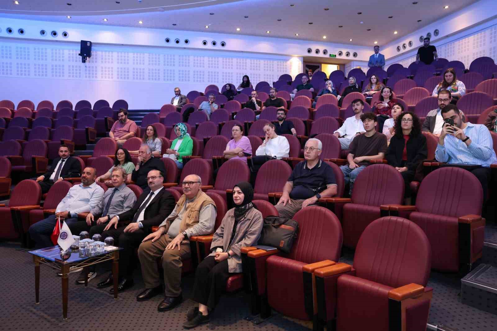 Prof. Nicholas A. Kotov Atatürk Üniversitesinde konferans düzenledi
