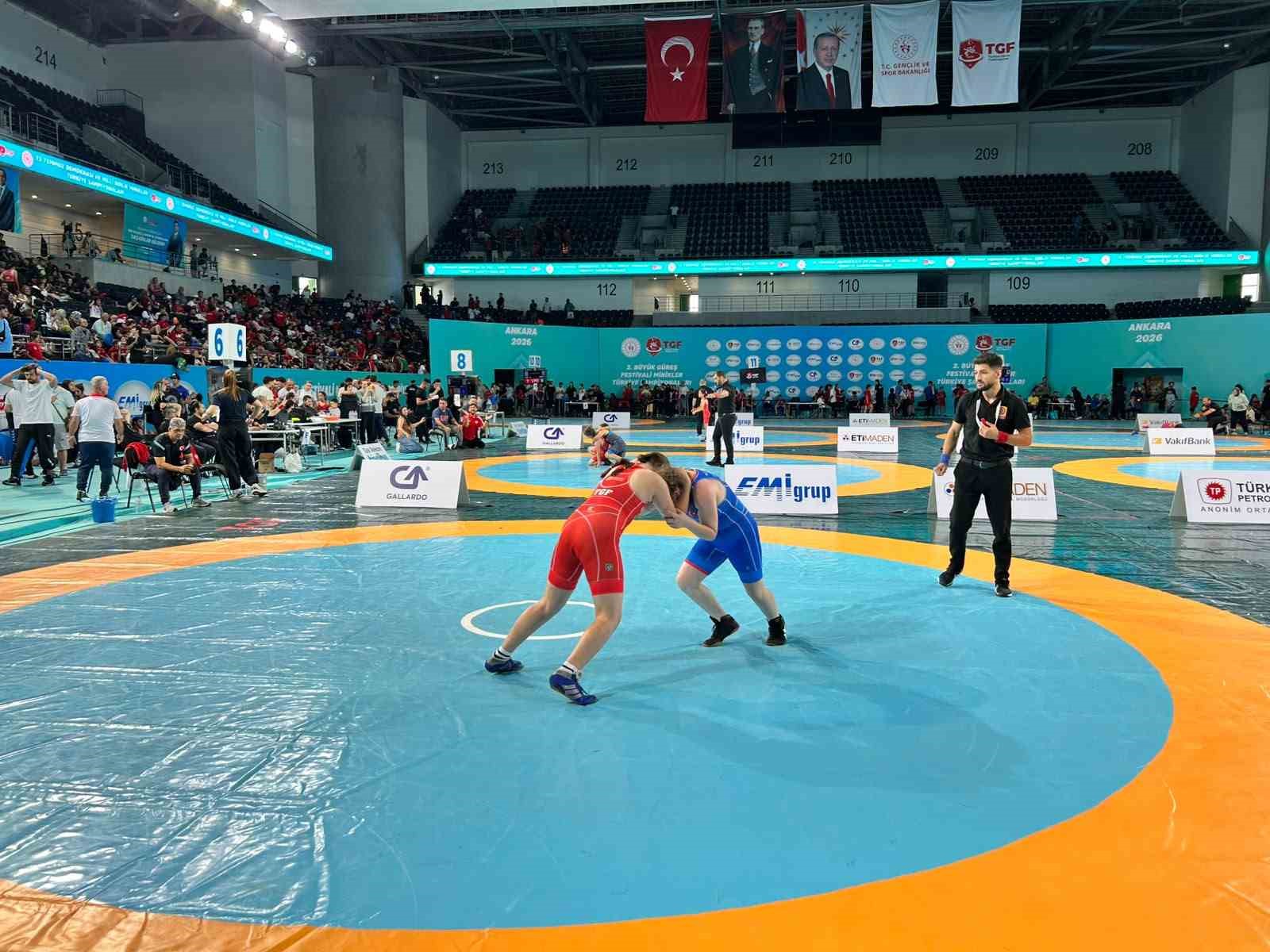 Bakan Bak: "Türk güreşi tekrar şahlanacak"