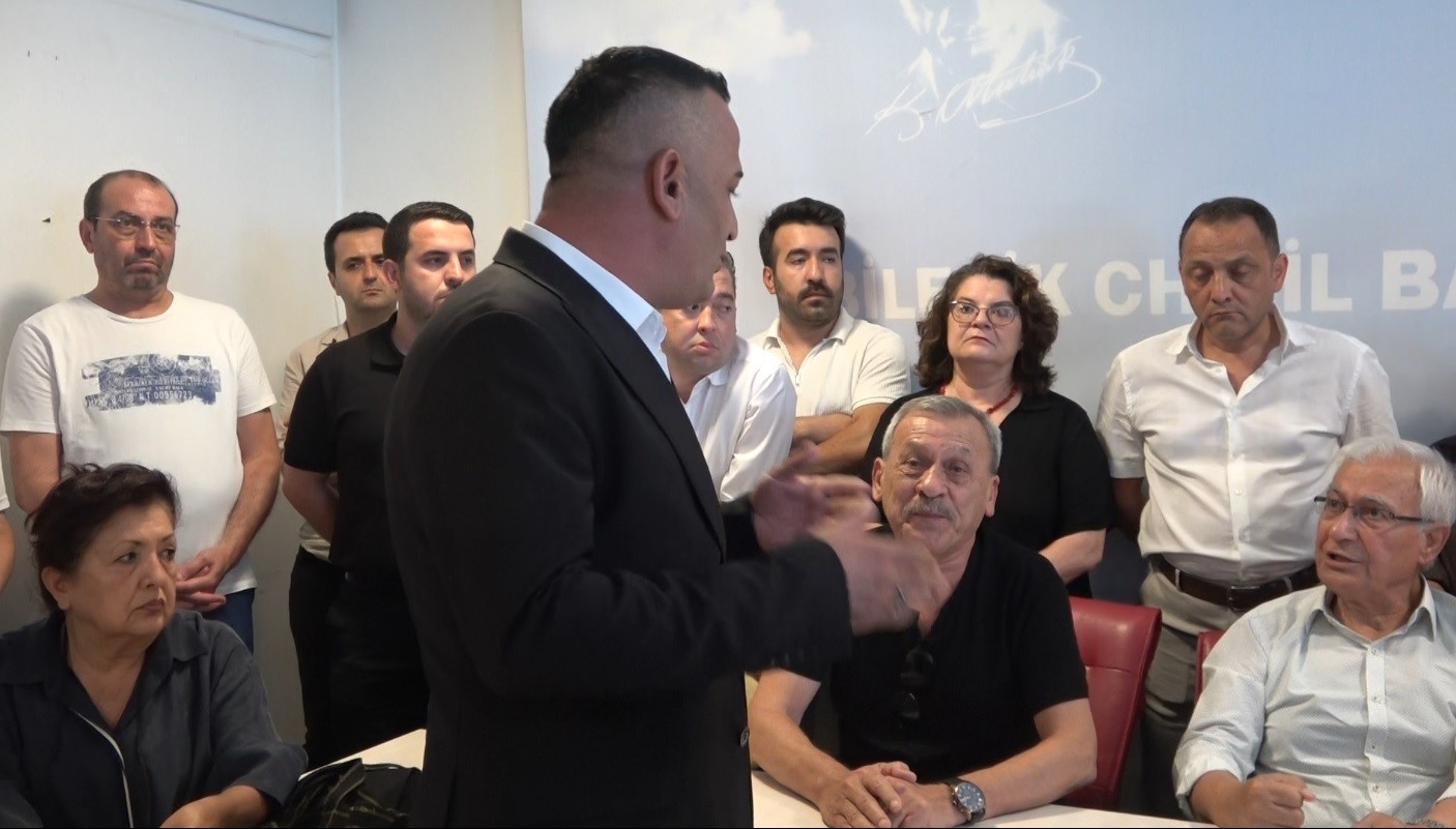 Bilecik’te CHP binasında gergin anlar