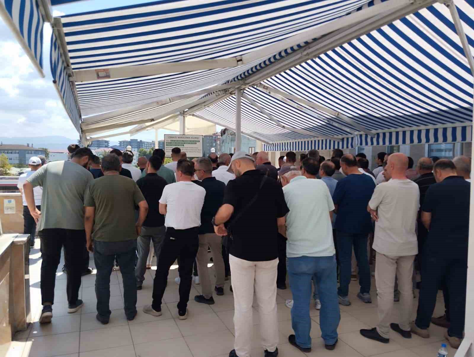 Samsun’da evinde ölü halde bulunan genç kız toprağa verildi