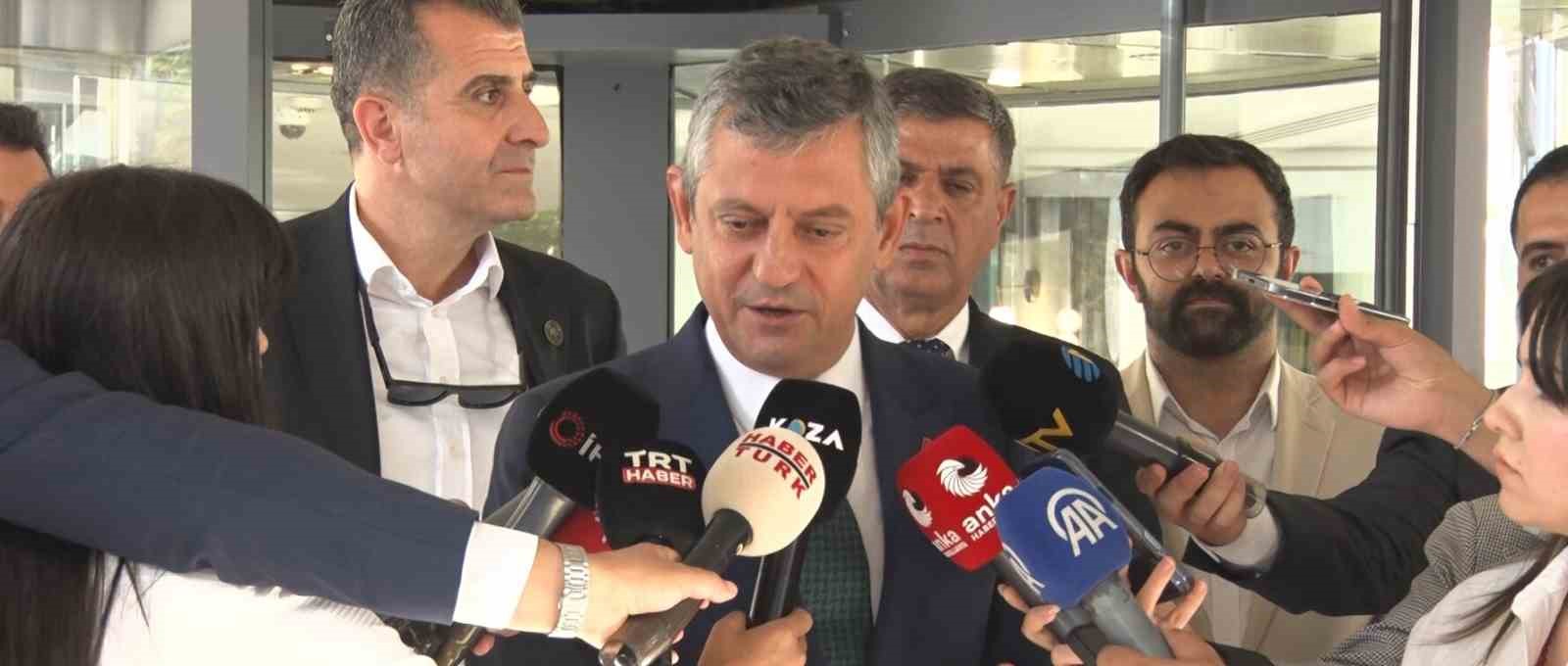 Özgür Özel: 