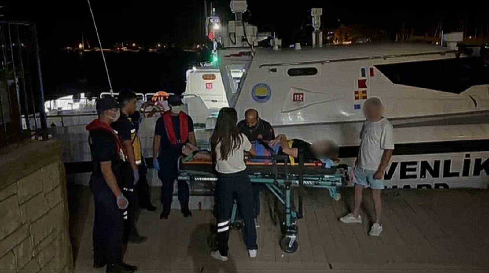 Sahil Güvenlik, gezi teknesi ve ticari yattan iki kişiyi tıbbi tahliye gerçekleştirdi