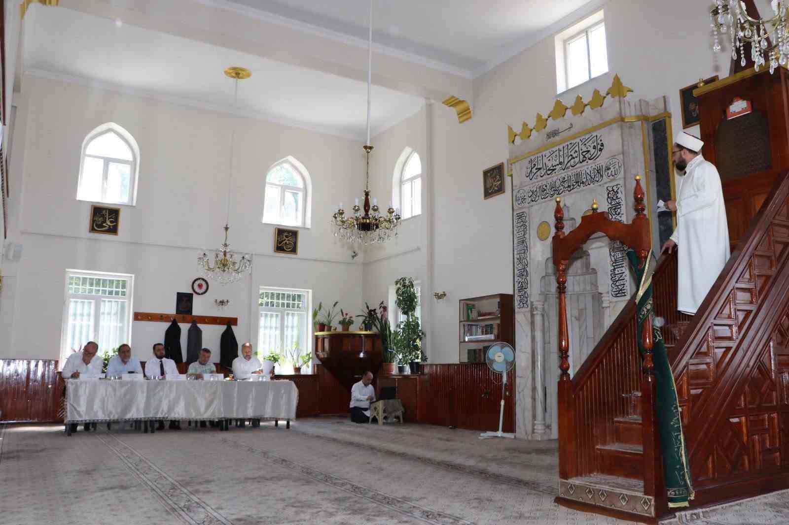 Hutbeyi en güzel okumak için yarıştılar