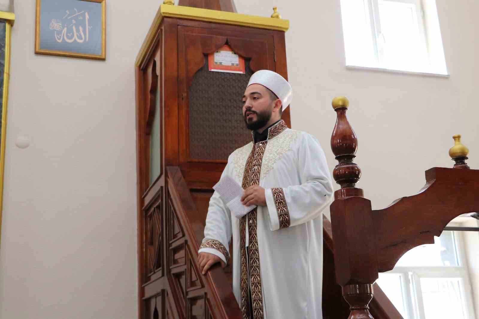 Hutbeyi en güzel okumak için yarıştılar