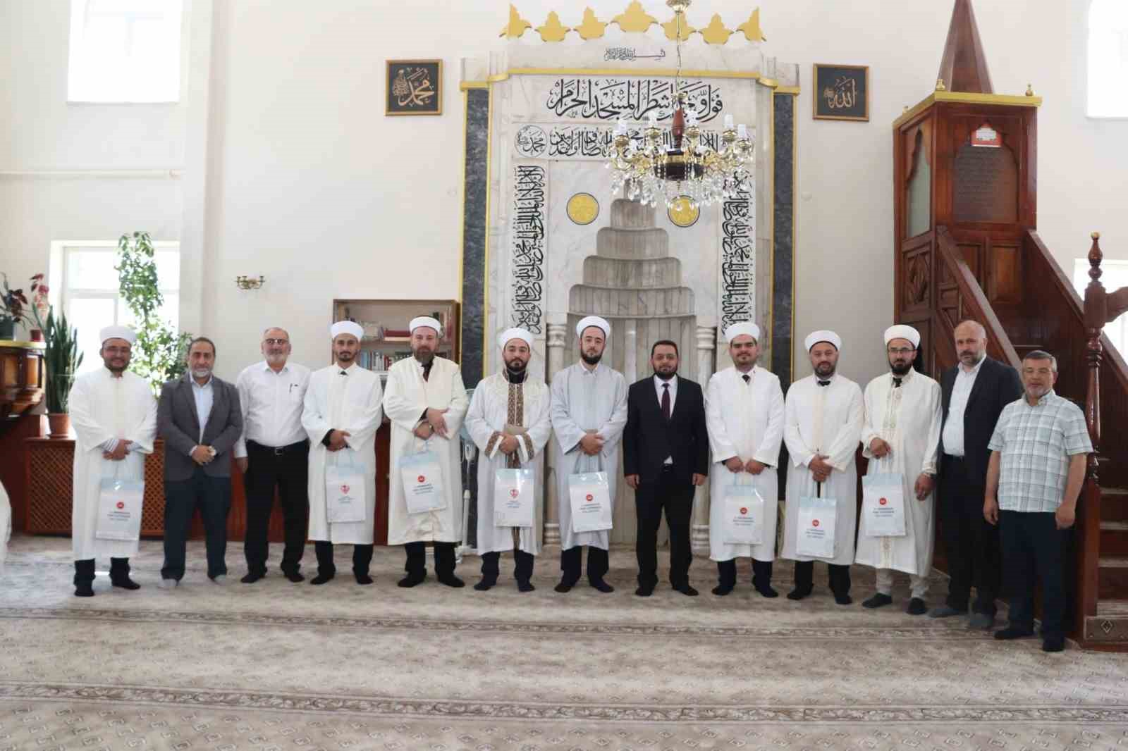 Hutbeyi en güzel okumak için yarıştılar
