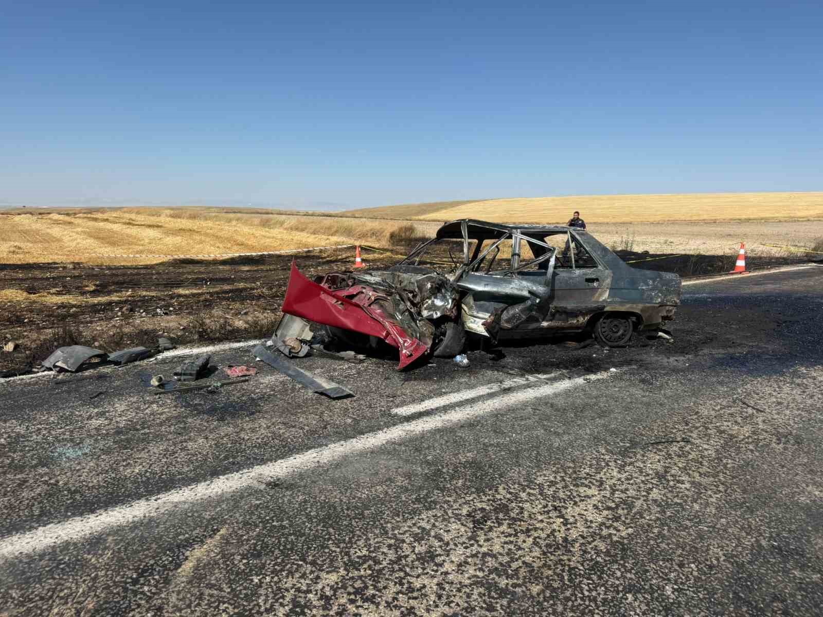 Kaza yapıp yanan aracın sürücüsü hayatını kaybetti