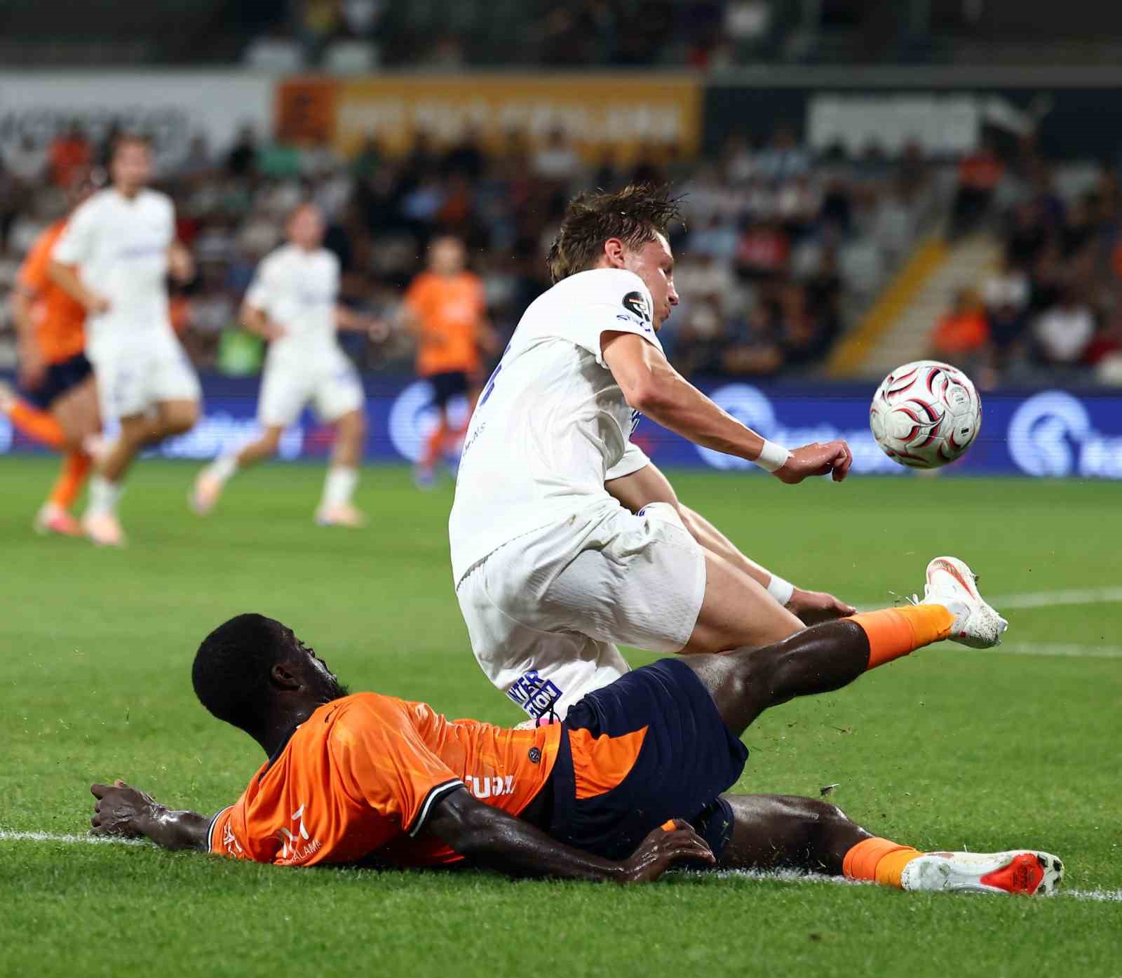 UEFA Konferans Ligi: Başakşehir: 0 - Inter Turku: 1 (İlk yarı)