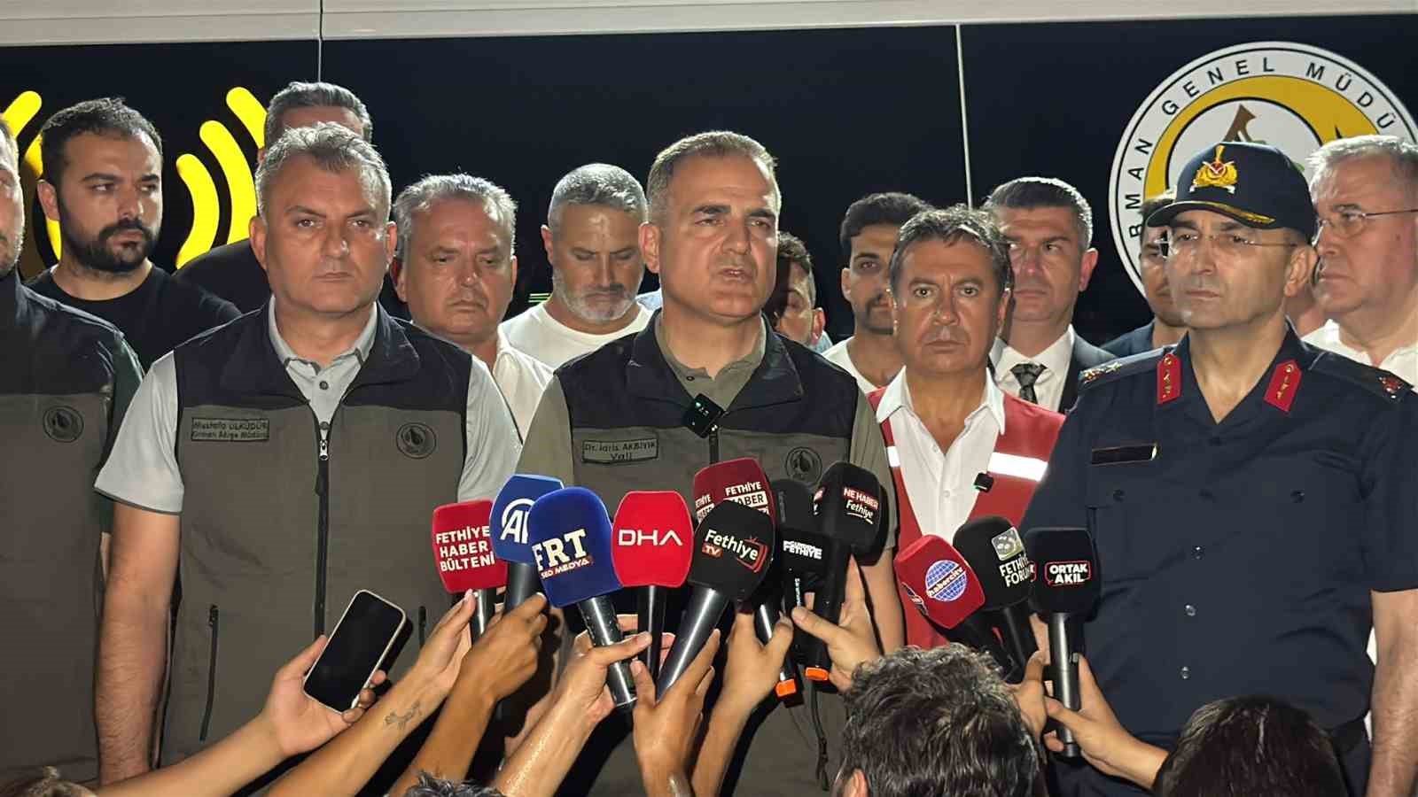 Vali Akbıyık: "Orman yangını için 417 personel ve 126 araçla mücadelemiz sürüyor"