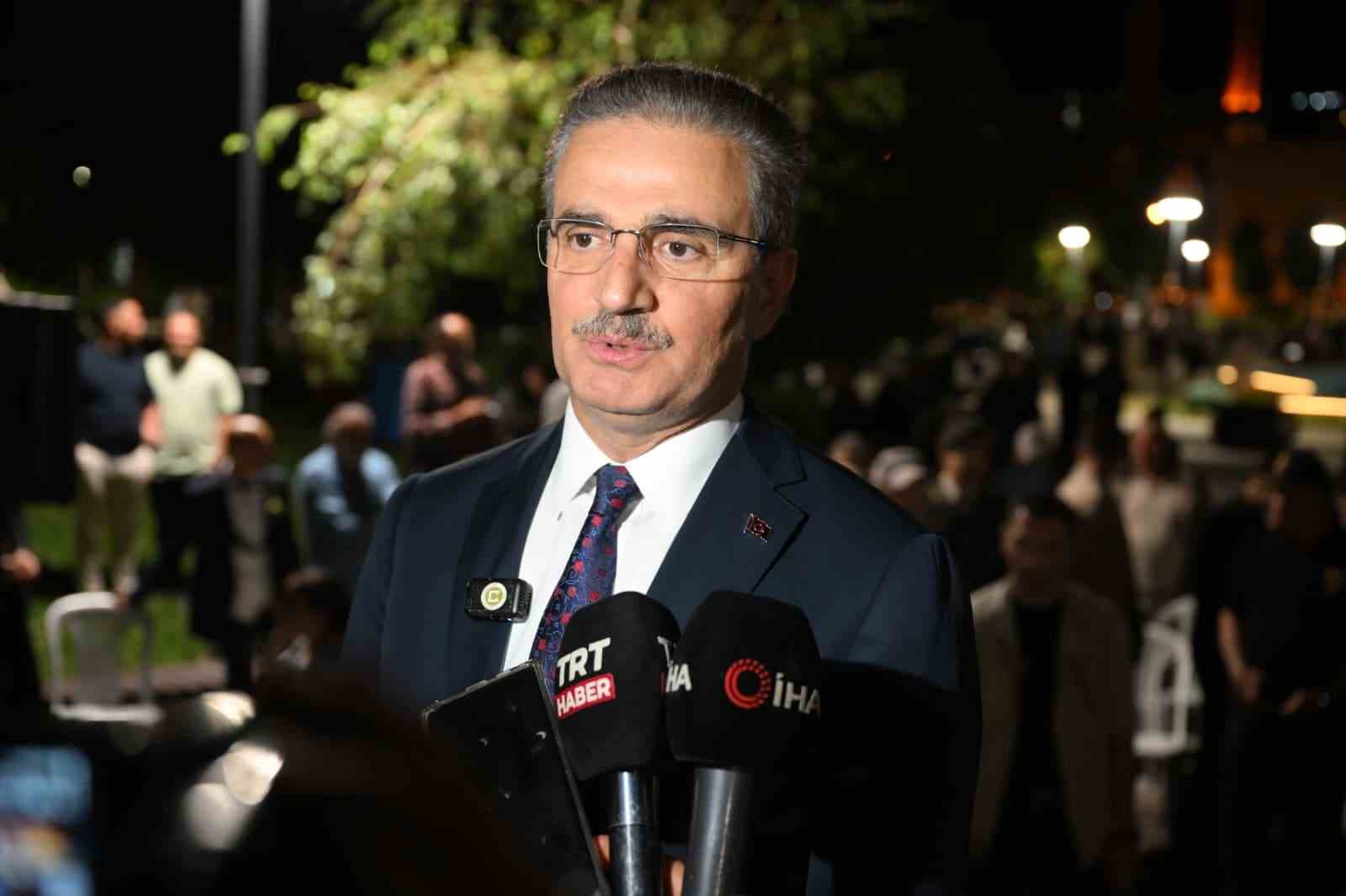 Erzurum’da 107. yıllık coşku fener alayı ile renklendi