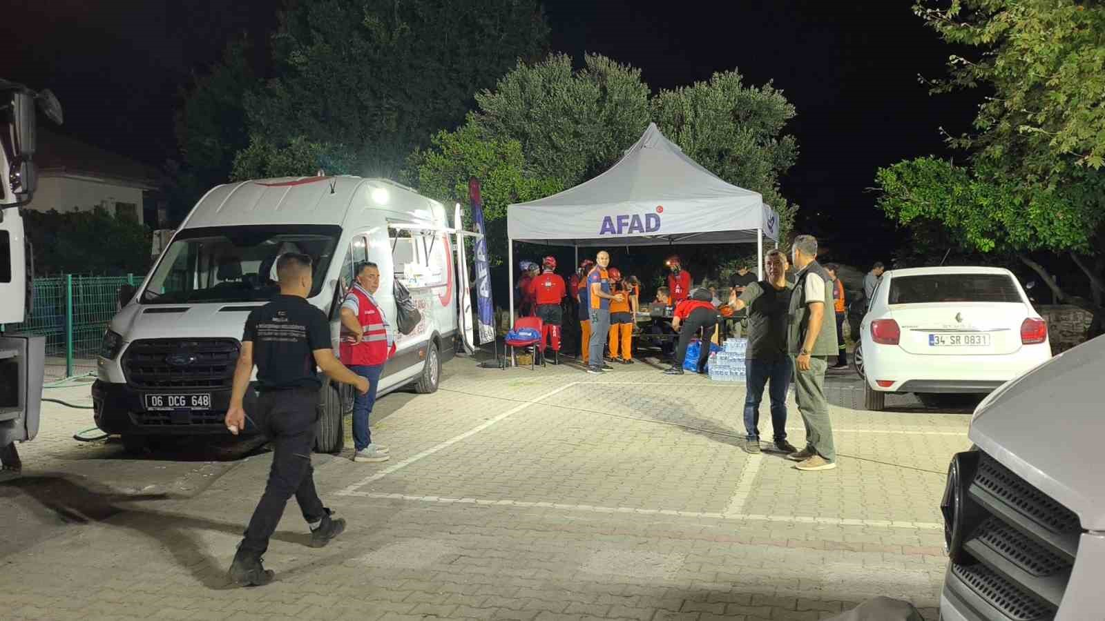 Fethiye’deki orman yangınında 13. saat: Ekiplerin müdahalesi sürüyor