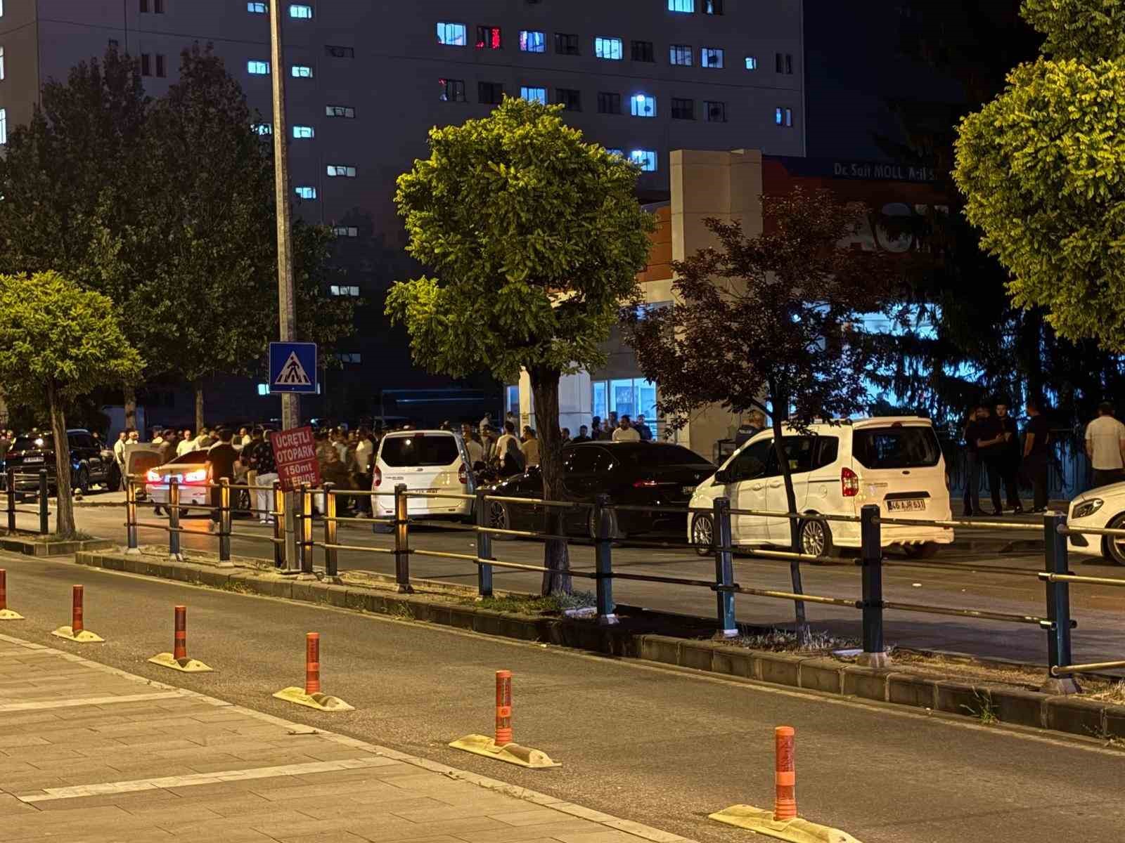 Kafede bıçaklı kavga: 1 yaralı